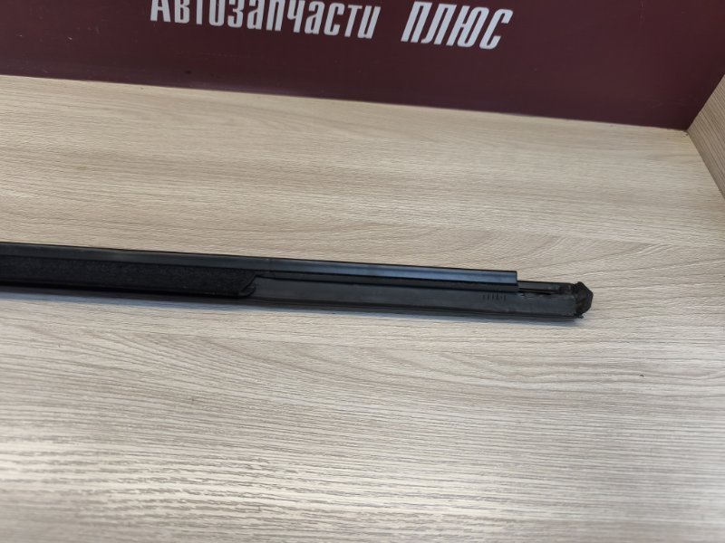 Уплотнитель стекла двери внешний