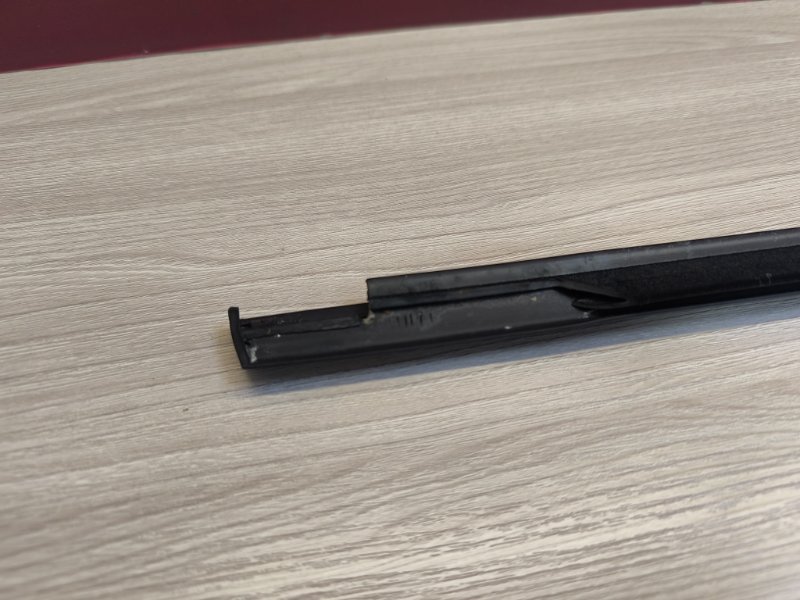 Уплотнитель стекла двери внешний