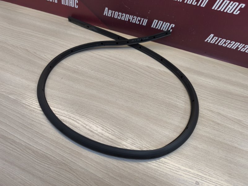 Уплотнительная резинка боковой двери