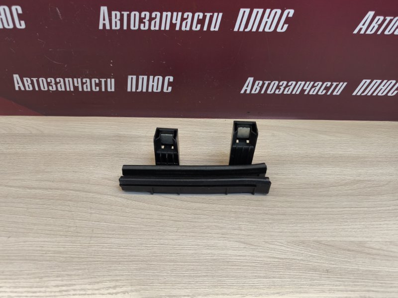 Направляющая стекла     двери