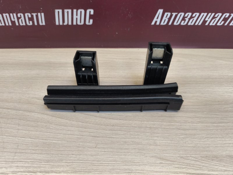 Направляющая стекла     двери