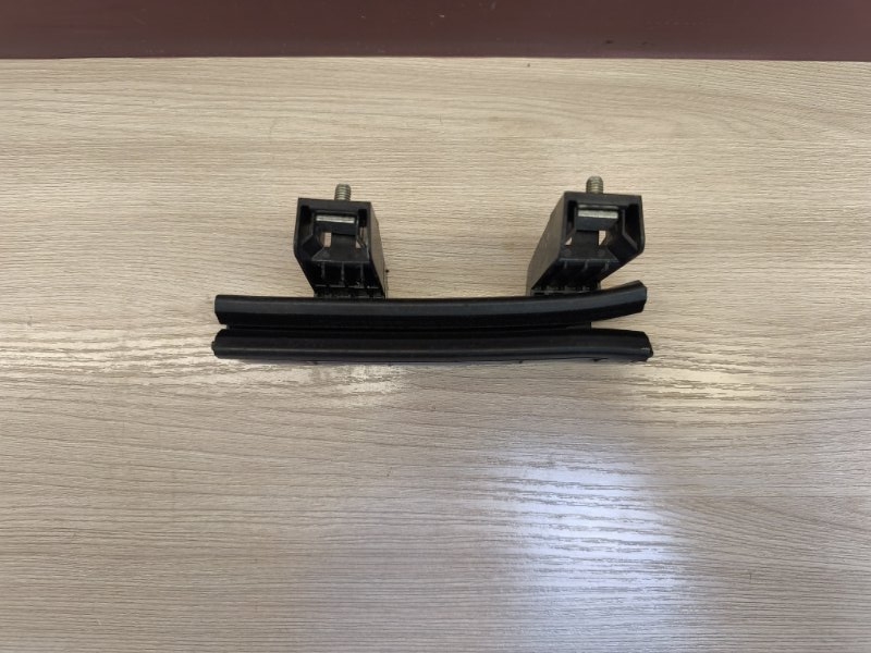 Направляющая стекла     двери