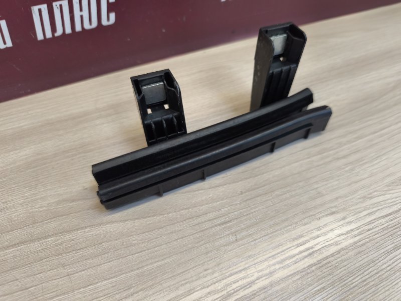 Направляющая стекла     двери