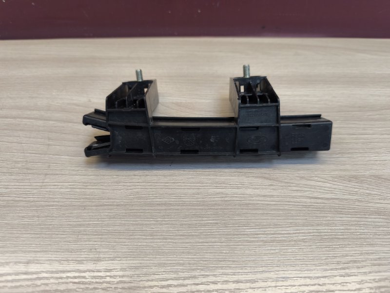 Направляющая стекла     двери