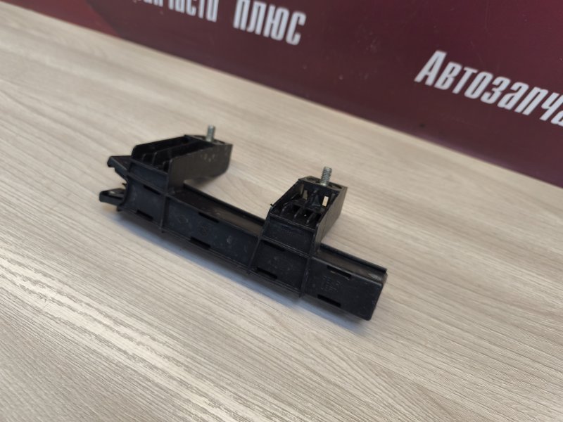 Направляющая стекла     двери