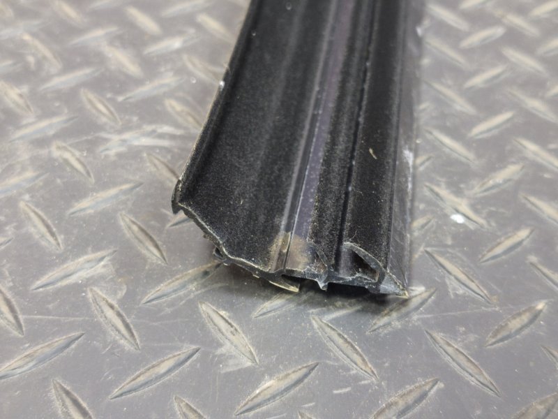 Уплотнитель рамки двери