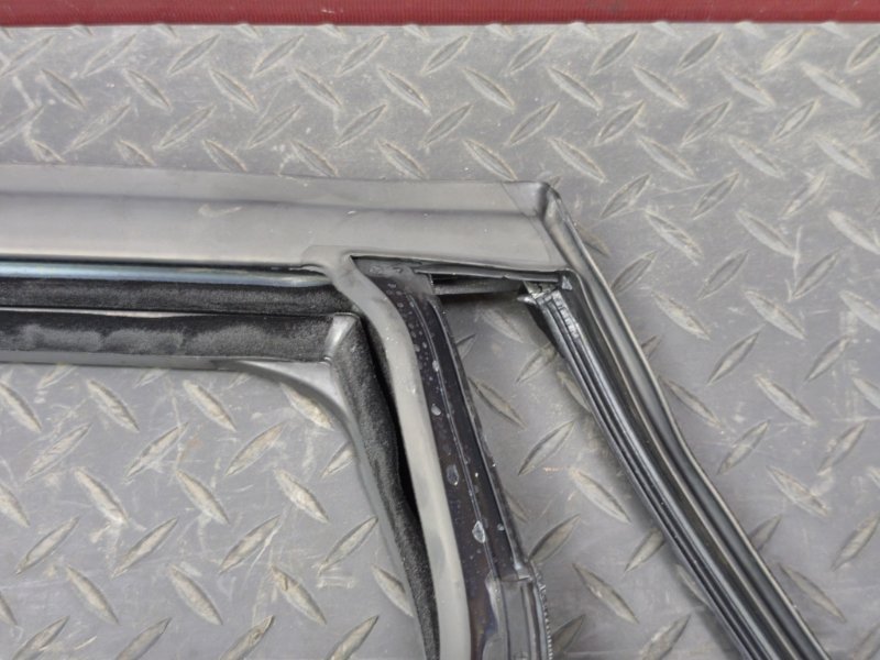 Уплотнитель рамки двери