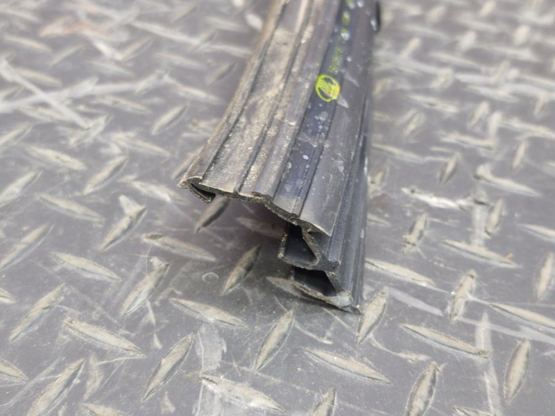 Уплотнитель рамки двери