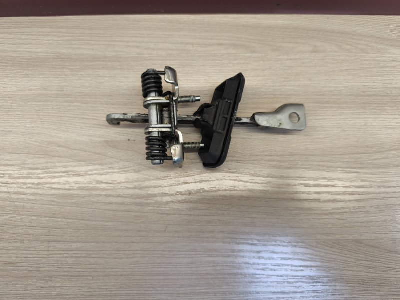 Ограничитель двери