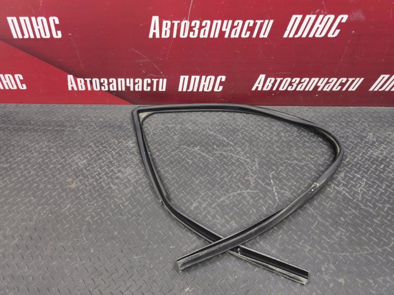 Уплотнитель стекла двери