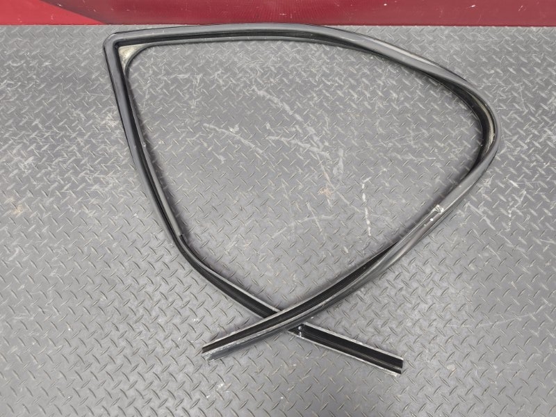 Уплотнитель стекла двери