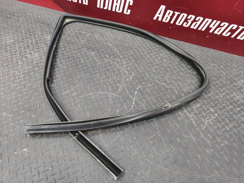 Уплотнитель стекла двери