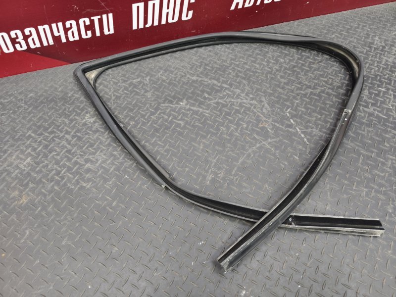 Уплотнитель стекла двери