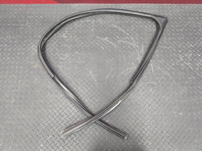 Уплотнитель стекла двери