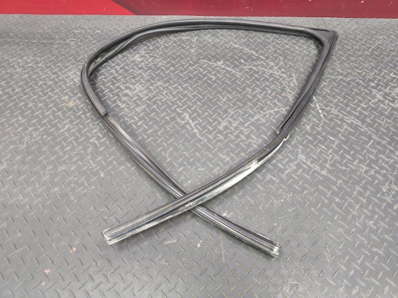 Уплотнитель стекла двери