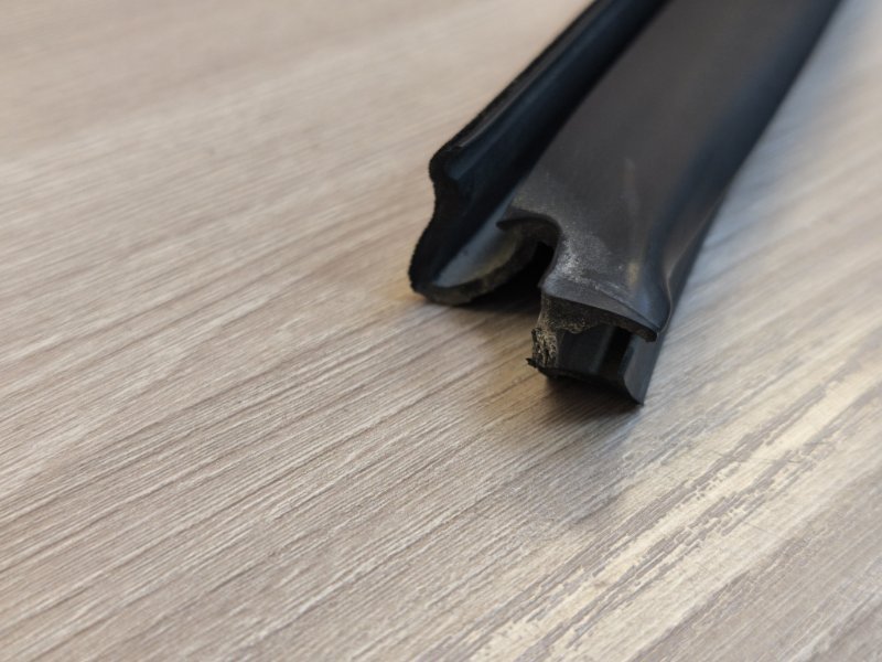 Уплотнитель стекла двери внутренний