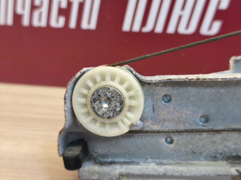 Стеклоподъемник    двери