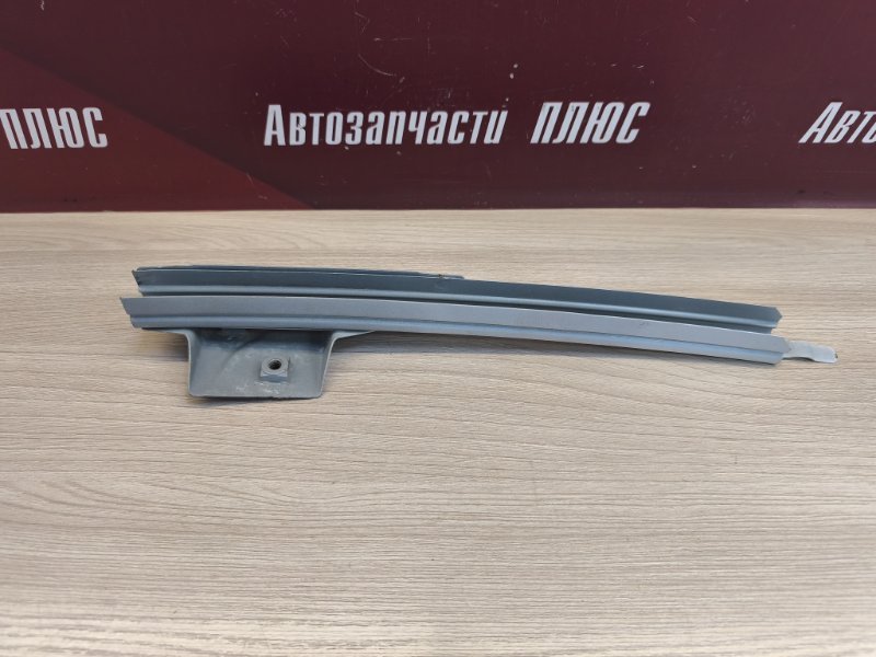 Направляющая стекла     двери