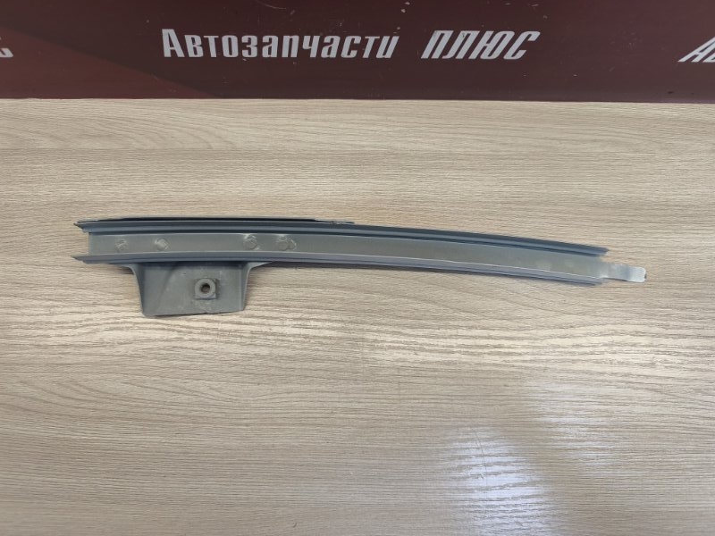 Направляющая стекла     двери