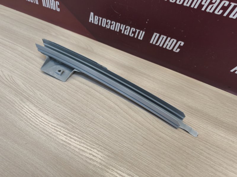 Направляющая стекла     двери