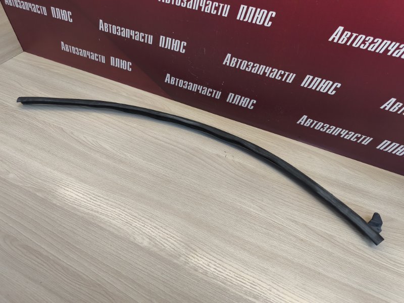 Уплотнительная резинка боковой двери