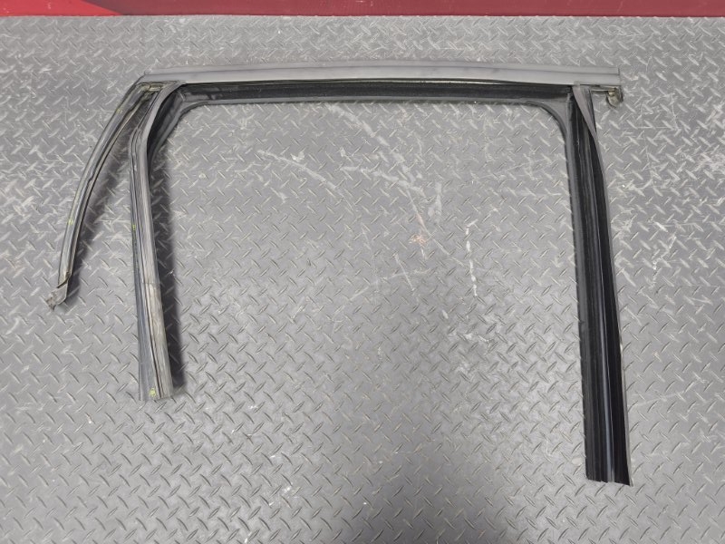 Уплотнитель рамки двери