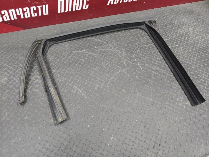 Уплотнитель рамки двери