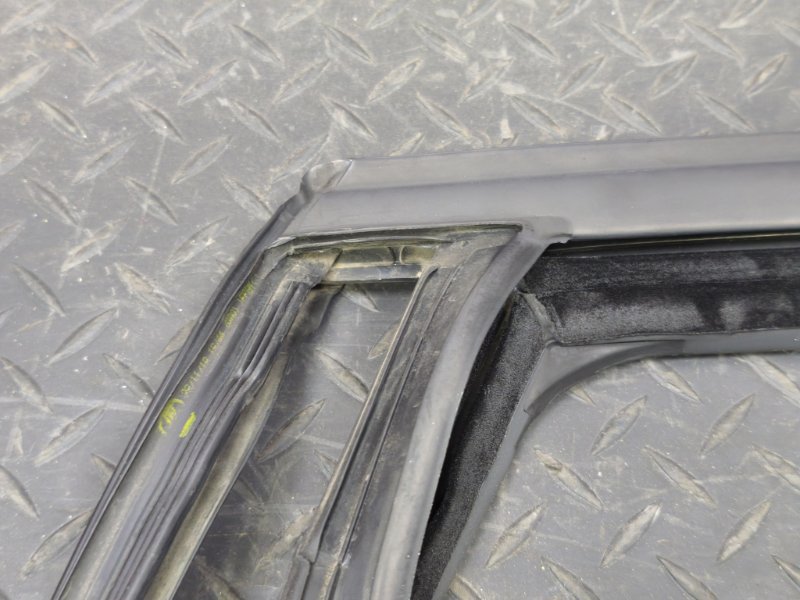 Уплотнитель рамки двери