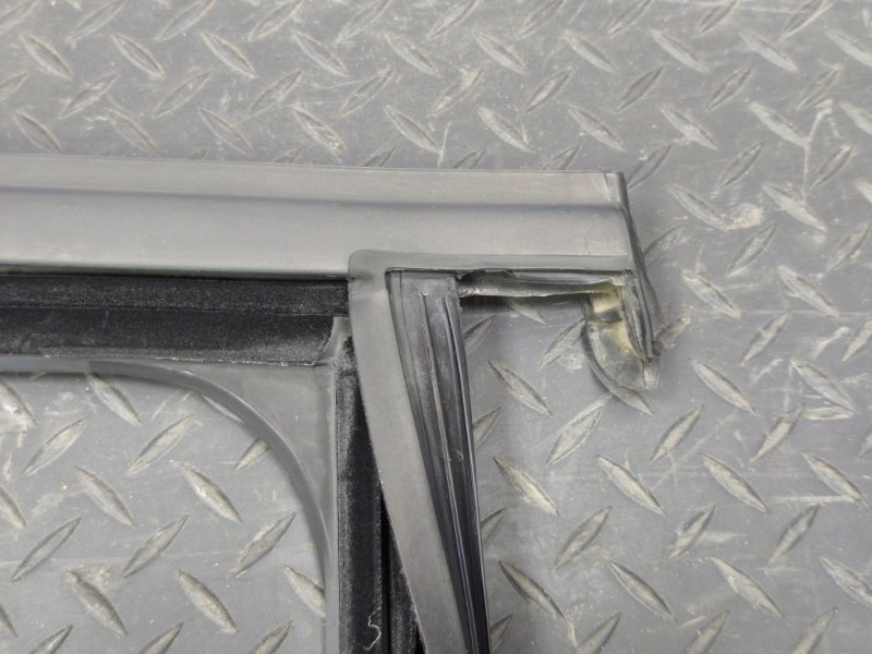 Уплотнитель рамки двери