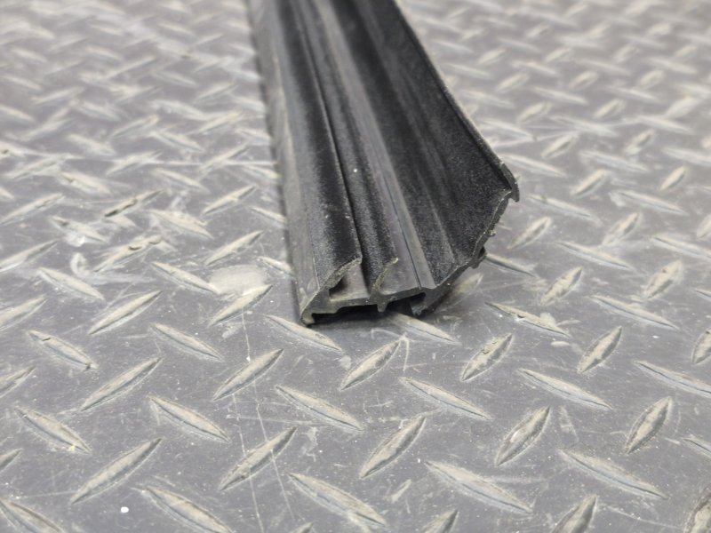 Уплотнитель рамки двери