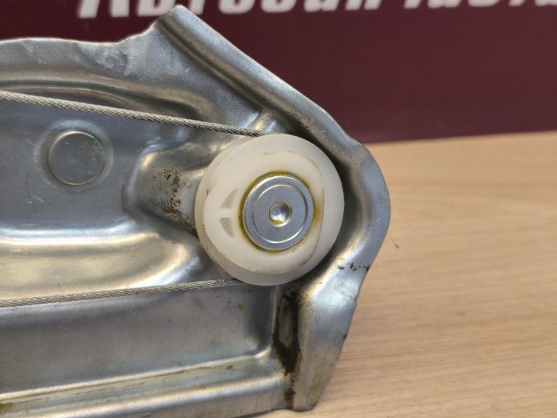 Стеклоподъемник    двери