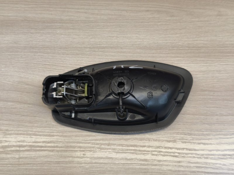 внутренняя ручка двери