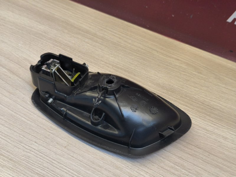 внутренняя ручка двери