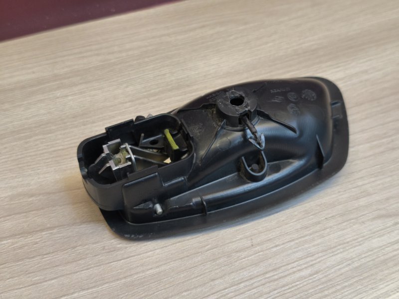 внутренняя ручка двери