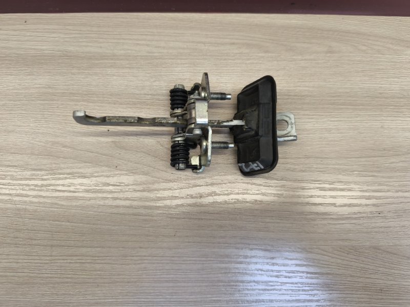 Ограничитель двери