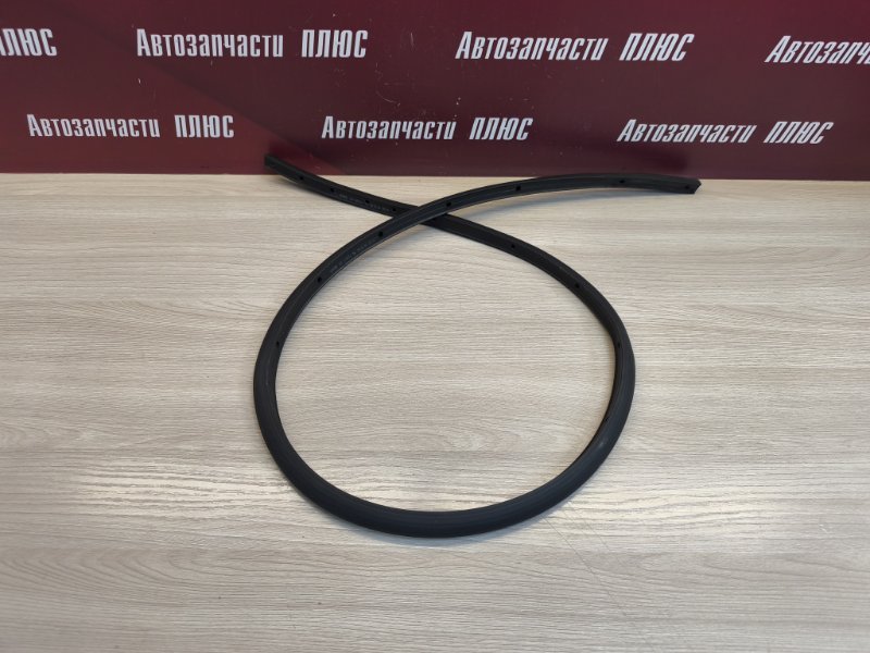 Уплотнительная резинка боковой двери