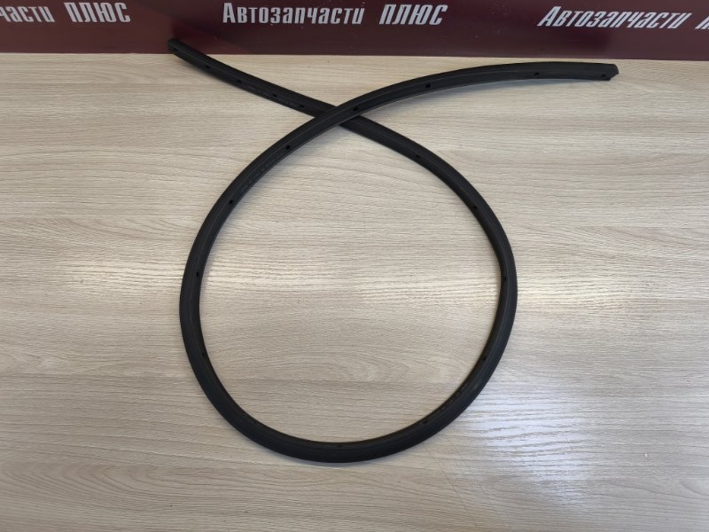 Уплотнительная резинка боковой двери