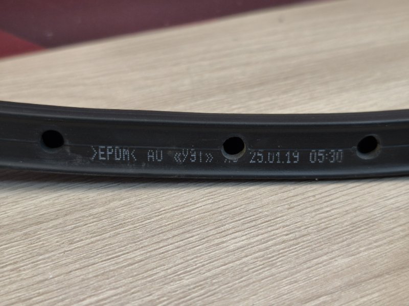 Уплотнительная резинка боковой двери