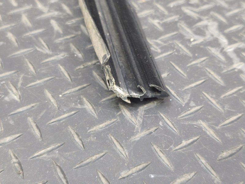 Уплотнитель рамки двери