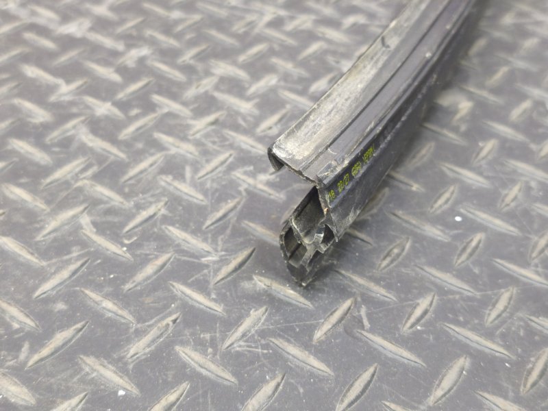 Уплотнитель рамки двери