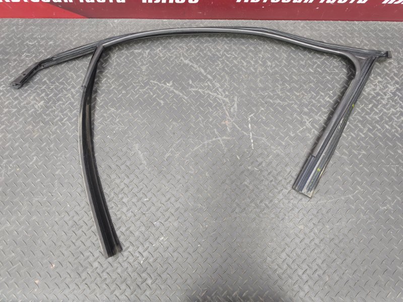 Уплотнитель рамки двери