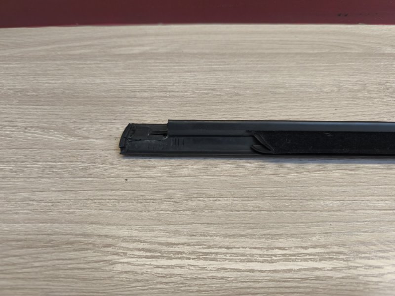 Уплотнитель стекла двери внешний