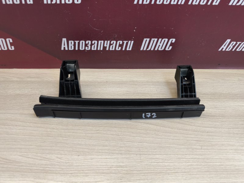 Направляющая стекла двери