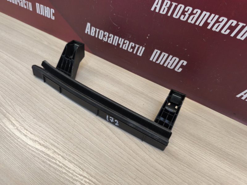 Направляющая стекла двери