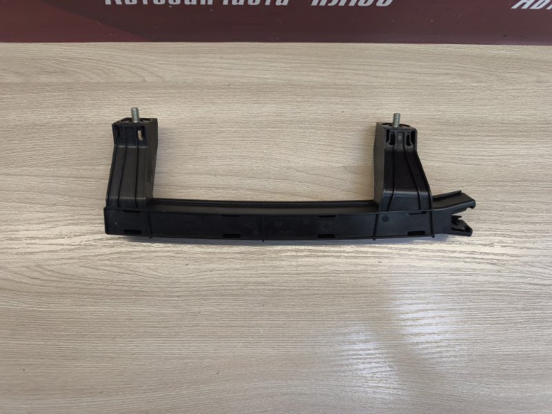 Направляющая стекла двери