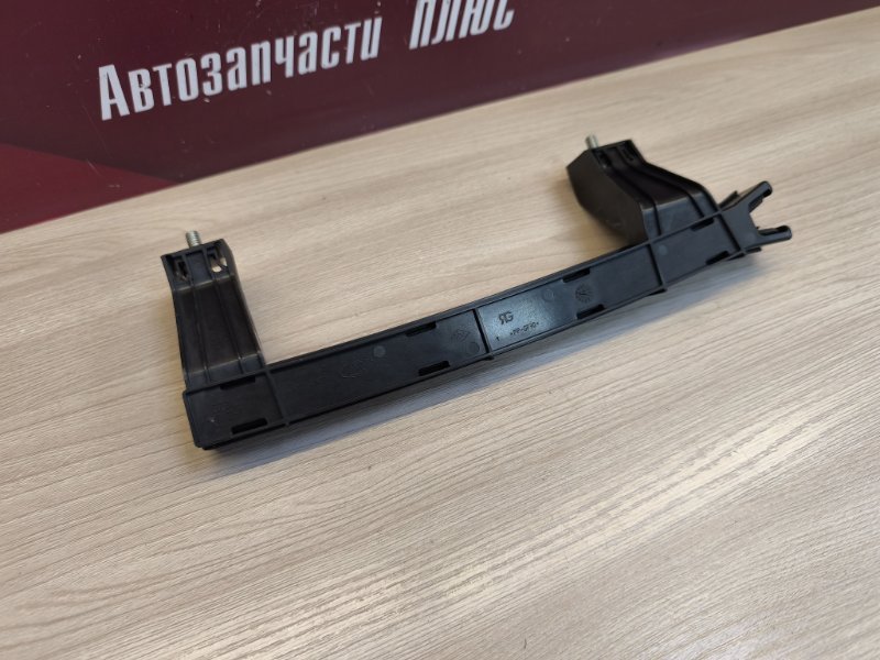 Направляющая стекла двери