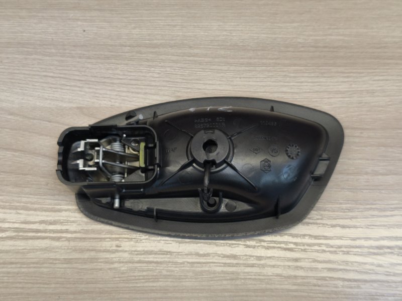 внутренняя ручка двери