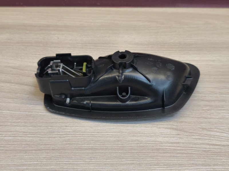 внутренняя ручка двери