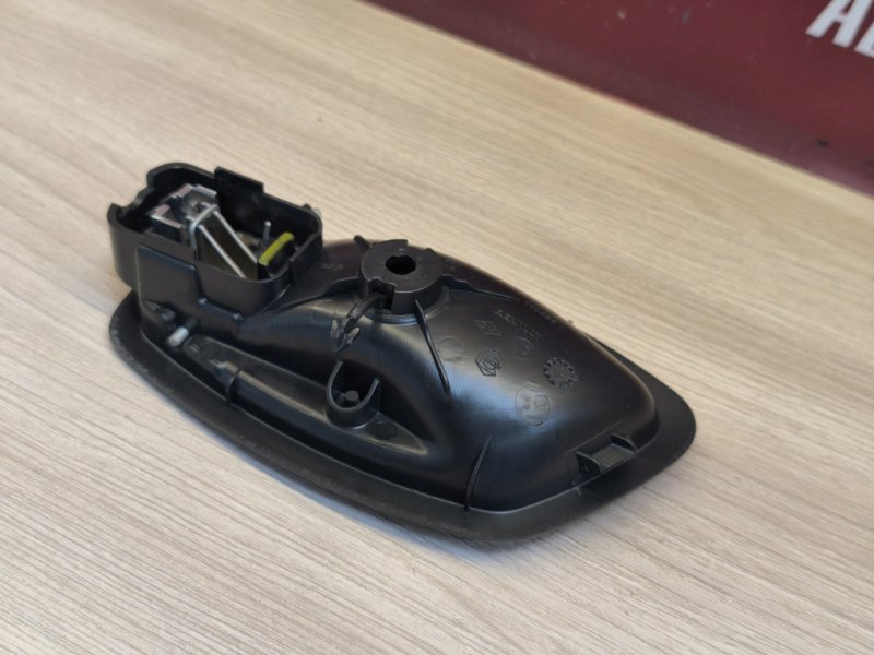 внутренняя ручка двери