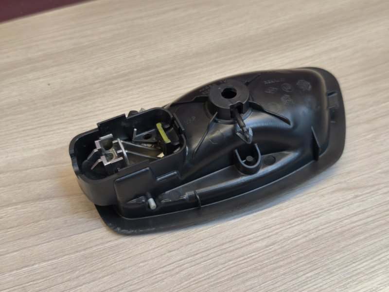 внутренняя ручка двери